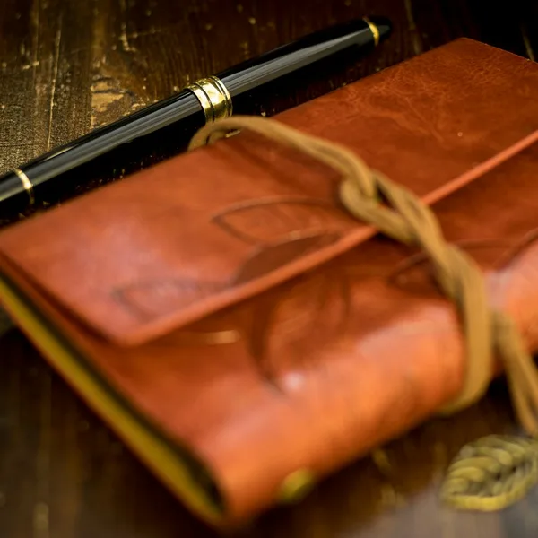 Étui Coran cuir avec emplacement stylo