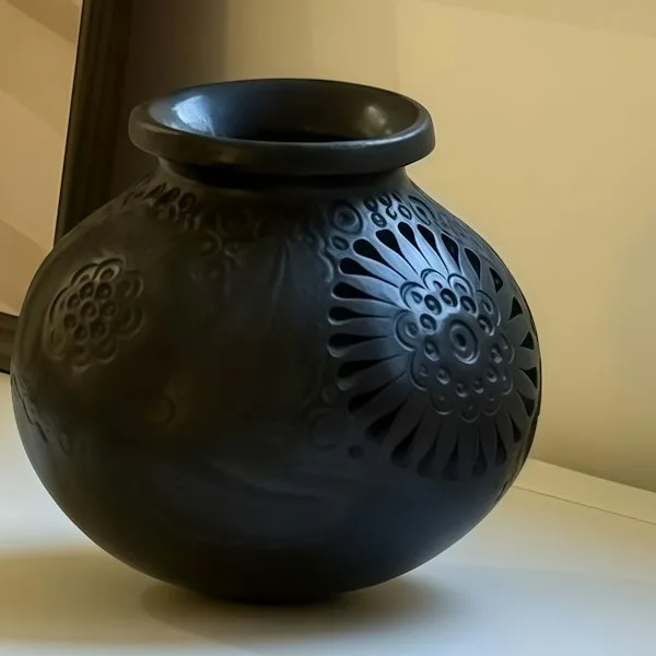 Vase céramique calligraphie noire moderne