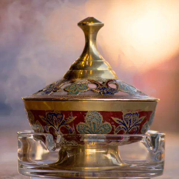 Brûle-encens en pierre sculptée oriental