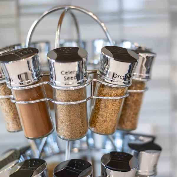 Pots à épices avec étagère de rangement